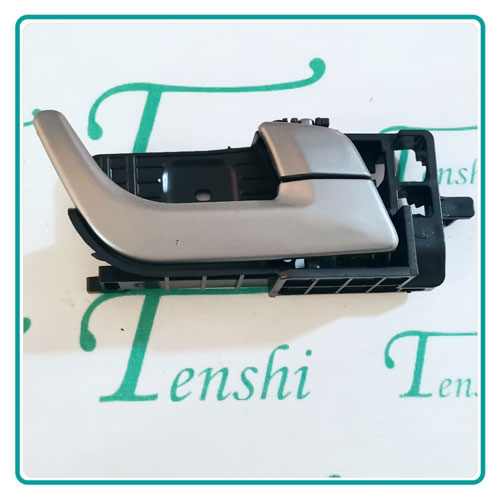 
                                      دستگیره درب داخلی جلو راست جیلی سواری چین                                      